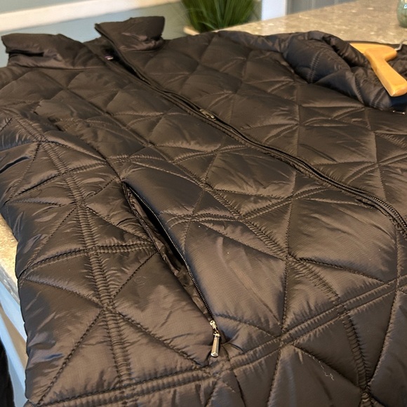 Patagonia Women's Black Puffer Knee Length Coat - Picture 5 of 6